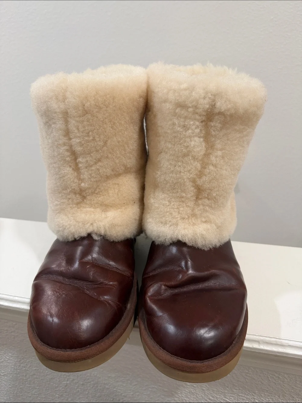 UGG Short Boots in Chestnut with Cream Shearling